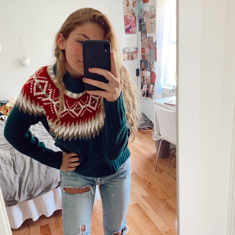 American Eagle Sweater